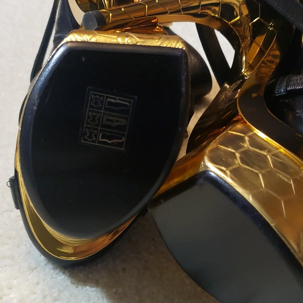 Versace size 39 color black leather 100% Authentic - Picture 12 of 17